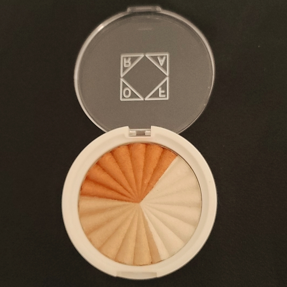Ofra Highlighter in the shade Everglow